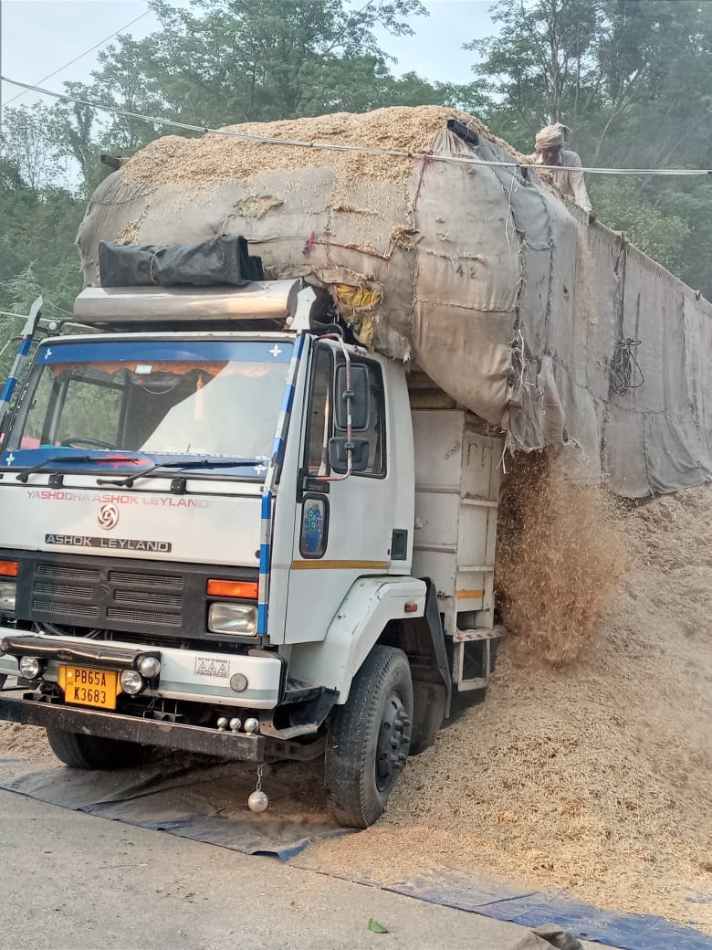 Storing of wheat straw 